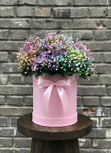 Цветочная композиция из Гипсофила и Розы в шляпной коробке в Сафоново