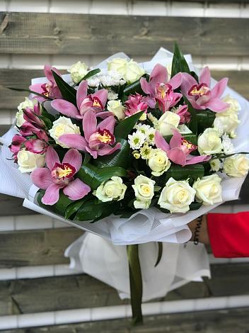 Букет цветов из: Розы и Хризантемы в Сафоново