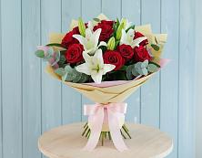 Букет цветов из:  Лилии и Розы в Сафоново