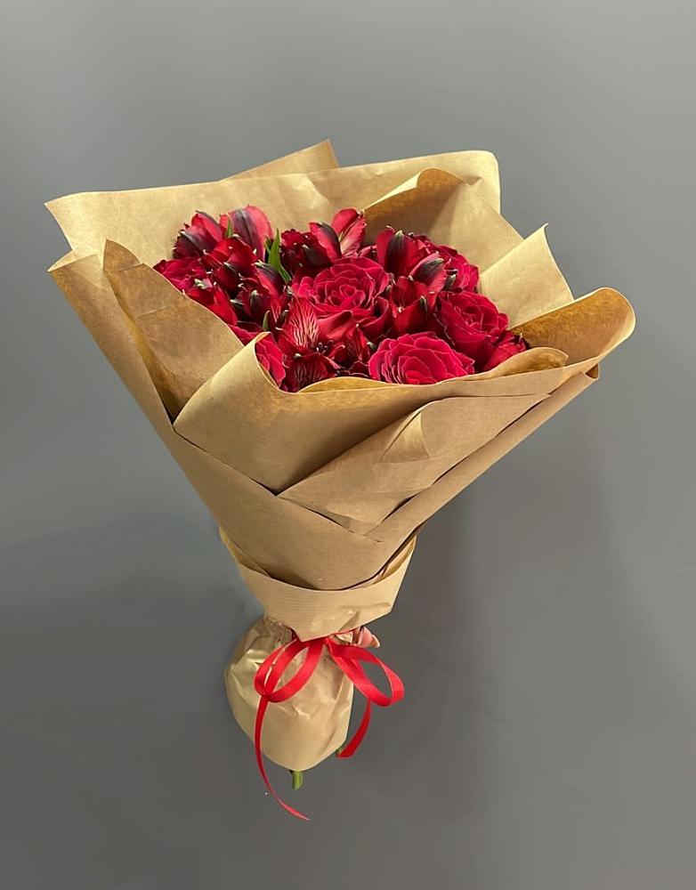 Букет цветов из: Альстромерии и Розы в Сафоново