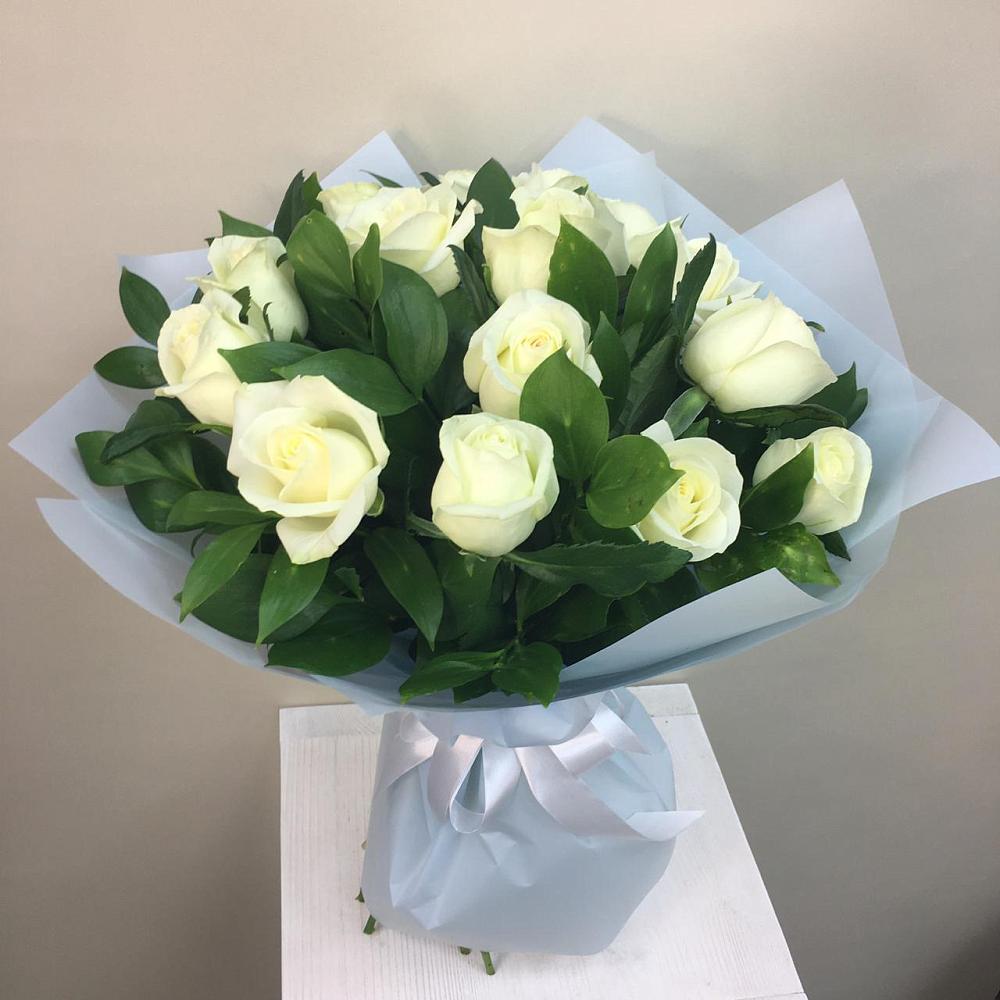 Букет 15 Белых роз Проуд в Сафоново