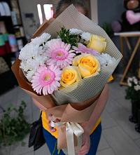 Букет цветов из:  Герберы, Розы и Хризантемы в Сафоново