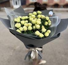 Букет Белые кустовые розы Солинеро в Сафоново