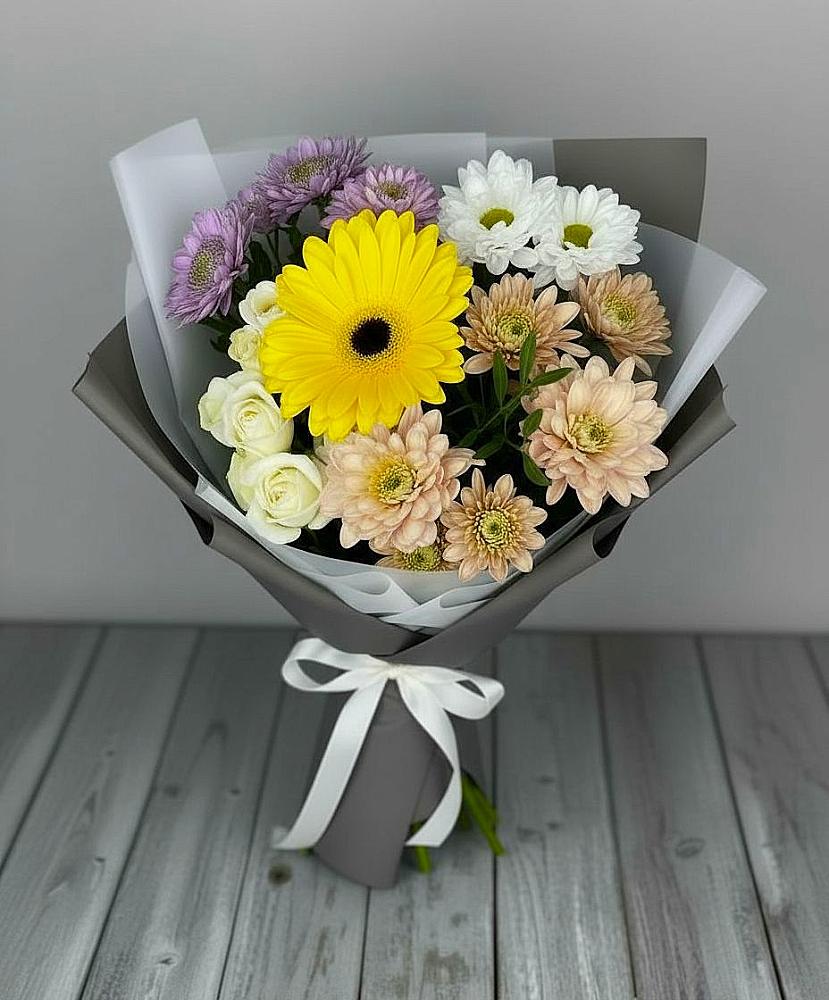 Букет цветов из: Розы, Герберы и Хризантемы в Сафоново