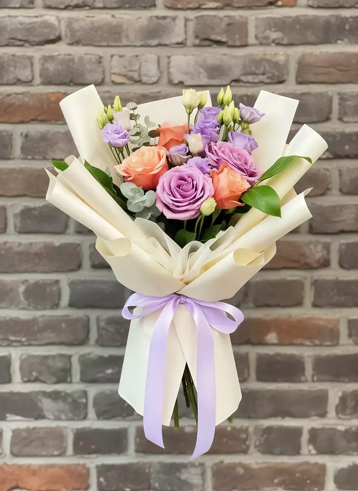 Букет цветов из: Лизиантусы и Розы в Сафоново