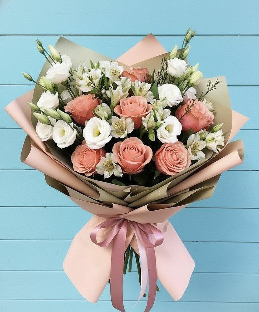 Букет цветов из: Розы, Альстромерии и Лизиантусы в Сафоново