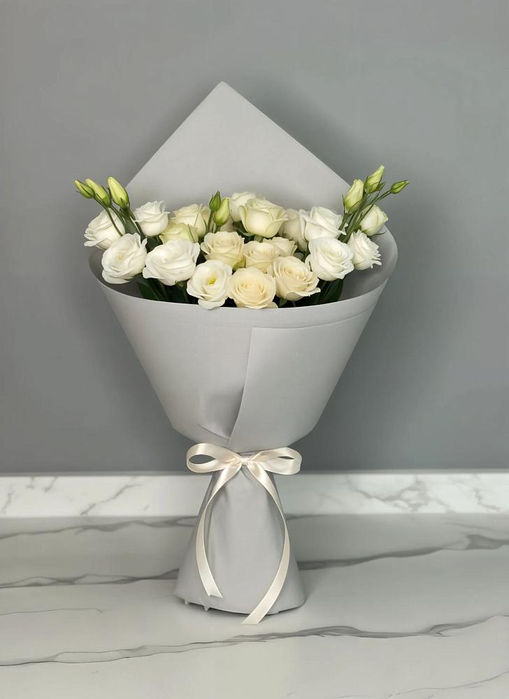 Букет цветов из: Розы и Лизиантусы в Сафоново