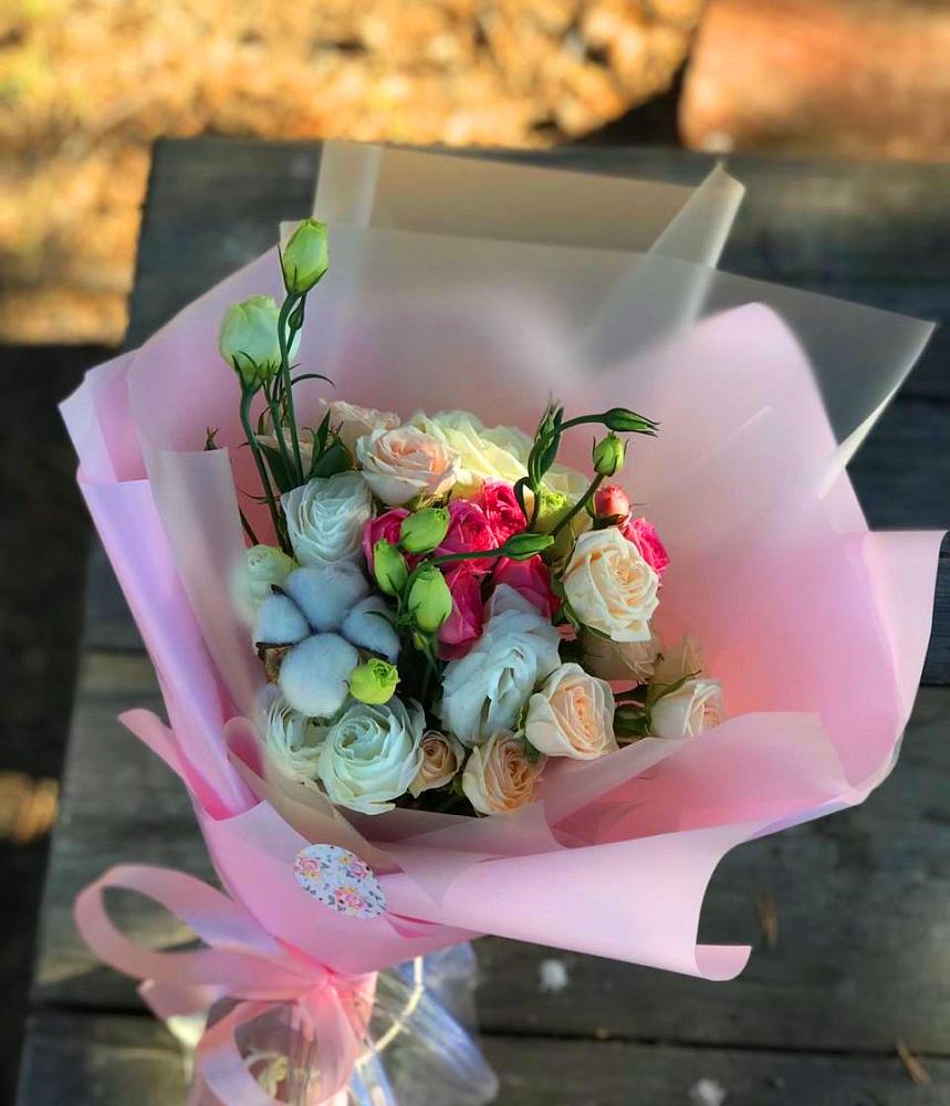 Букет цветов из: Розы и Лизиантусы в Сафоново