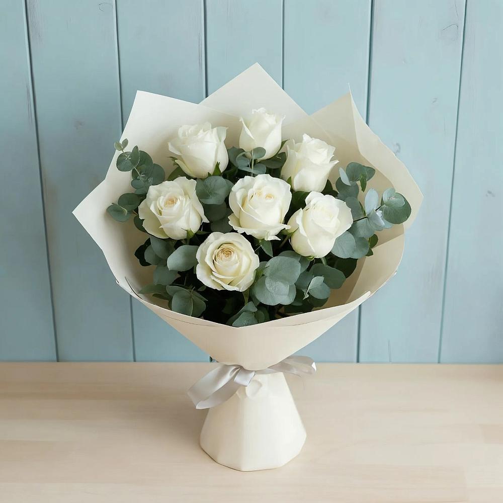 Букет Белые розы в Эвкалипте в Сафоново