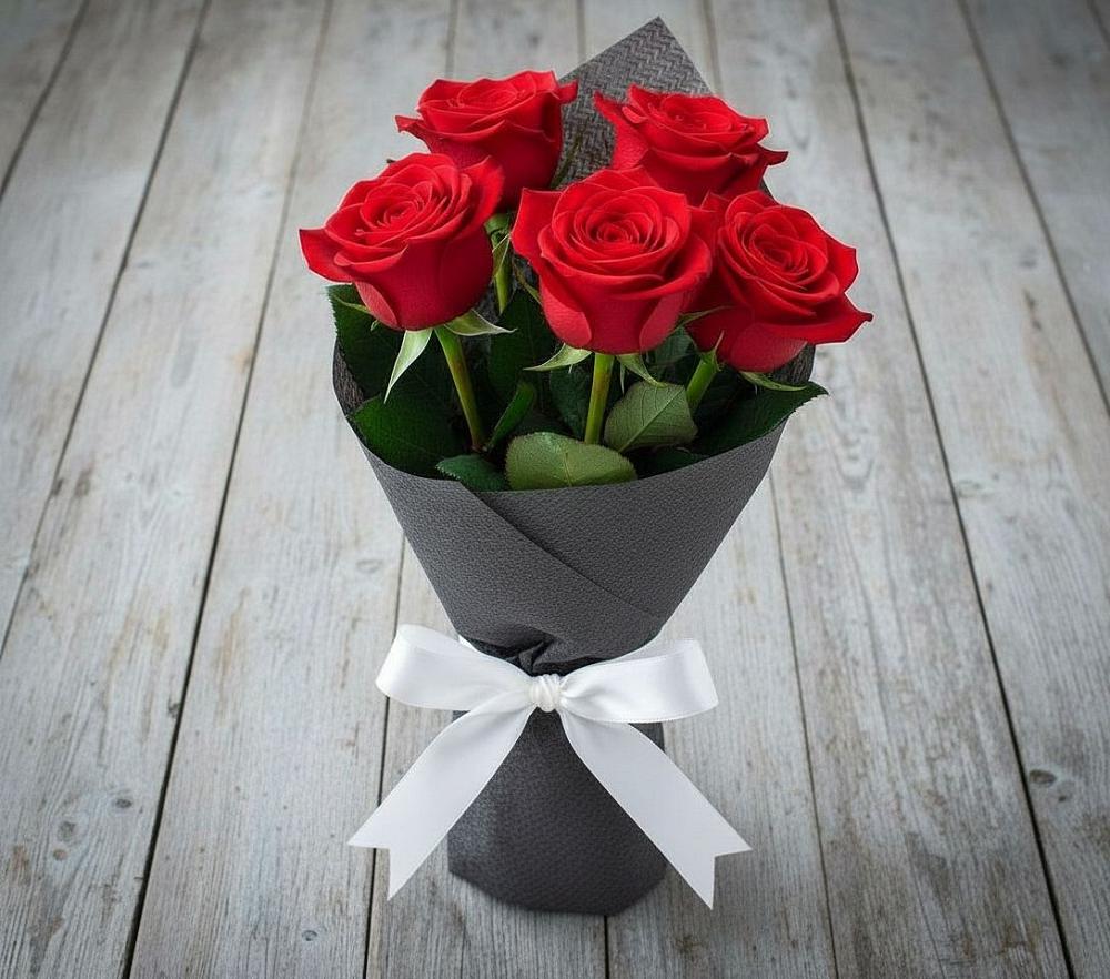 Букет 5 Красных роз Эдлесс Лав в Сафоново