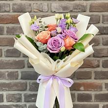 Букет цветов из:  Лизиантусы и Розы в Сафоново