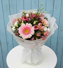 Букет цветов из:  Герберы, Альстромерии и Лизиантусы в Сафоново
