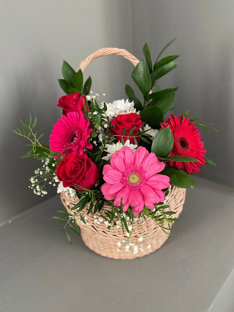 Цветочная композиция из Розы, Хризантемы и Герберы в корзине в Сафоново
