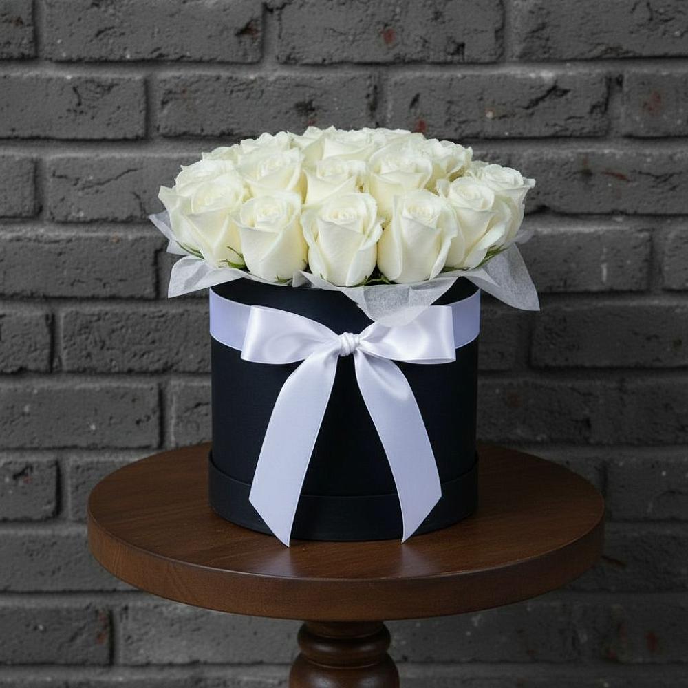 Цветочная композиция из Розы в шляпной коробке в Сафоново