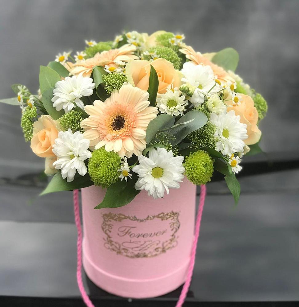 Цветочная композиция из Розы, Герберы и Хризантемы в шляпной коробке в Сафоново