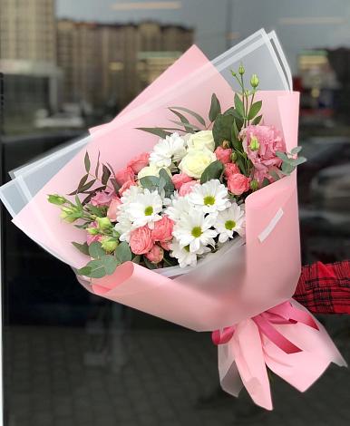 Букет цветов из: Розы, Лизиантусы и Хризантемы в Сафоново