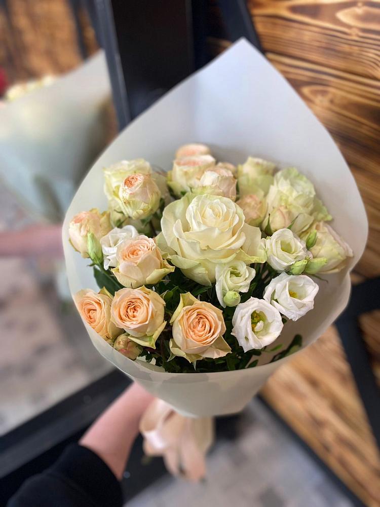 Букет цветов из: Розы и Лизиантусы в Сафоново