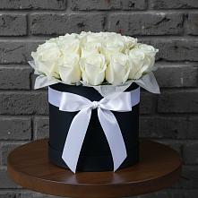 Цветочная композиция из Розы в шляпной коробке в Сафоново